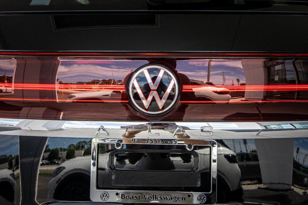 new 2026 Volkswagen Atlas car, priced at $45,712