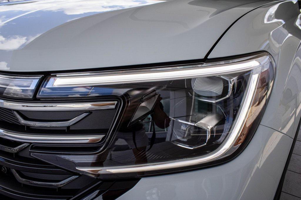 new 2025 Volkswagen Atlas car, priced at $44,932