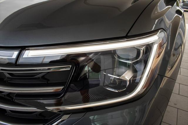 new 2025 Volkswagen Atlas car, priced at $42,486