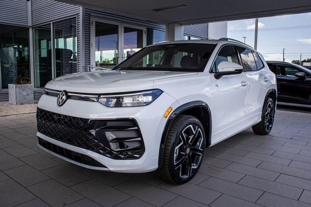 new 2025 Volkswagen Tiguan car, priced at $42,020
