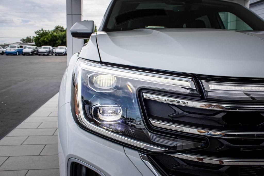 used 2025 Volkswagen Atlas car, priced at $38,797