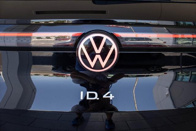 new 2025 Volkswagen ID.4 car, priced at $49,432