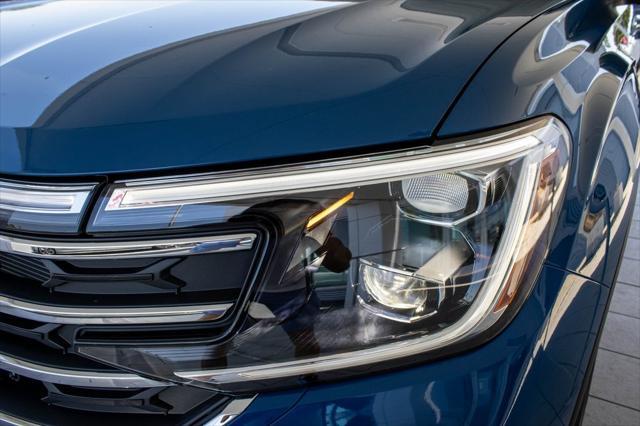 new 2025 Volkswagen Atlas car, priced at $42,325