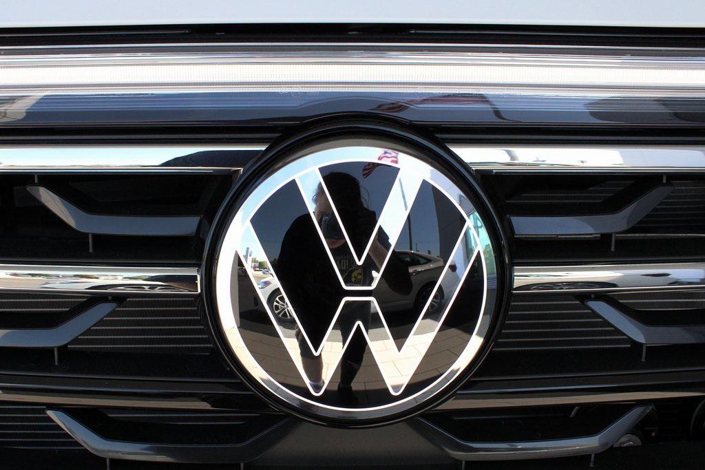 new 2025 Volkswagen Atlas car, priced at $43,591