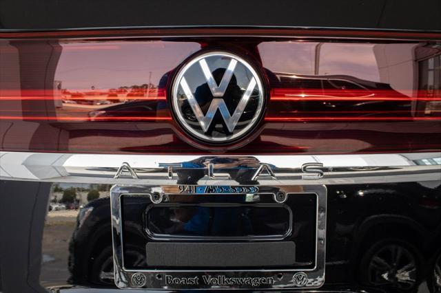 new 2025 Volkswagen Atlas car, priced at $47,156
