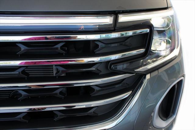 new 2025 Volkswagen Atlas car, priced at $41,281