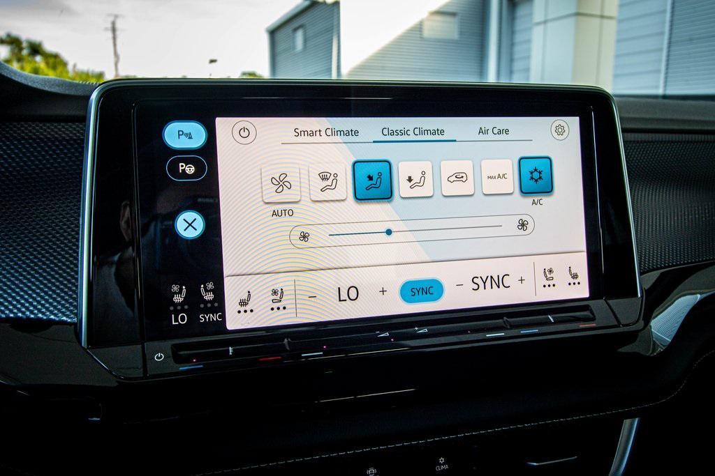 new 2026 Volkswagen Atlas Cross Sport car, priced at $53,761