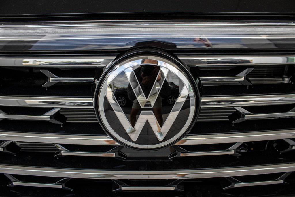 new 2025 Volkswagen Atlas car, priced at $44,211