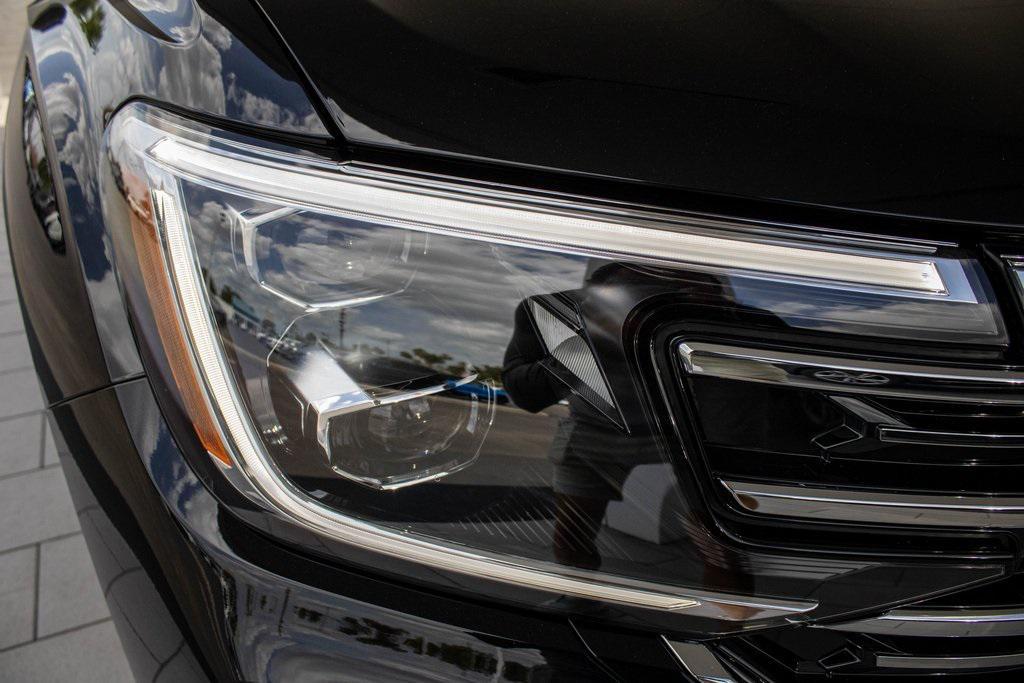 new 2025 Volkswagen Atlas car, priced at $44,211