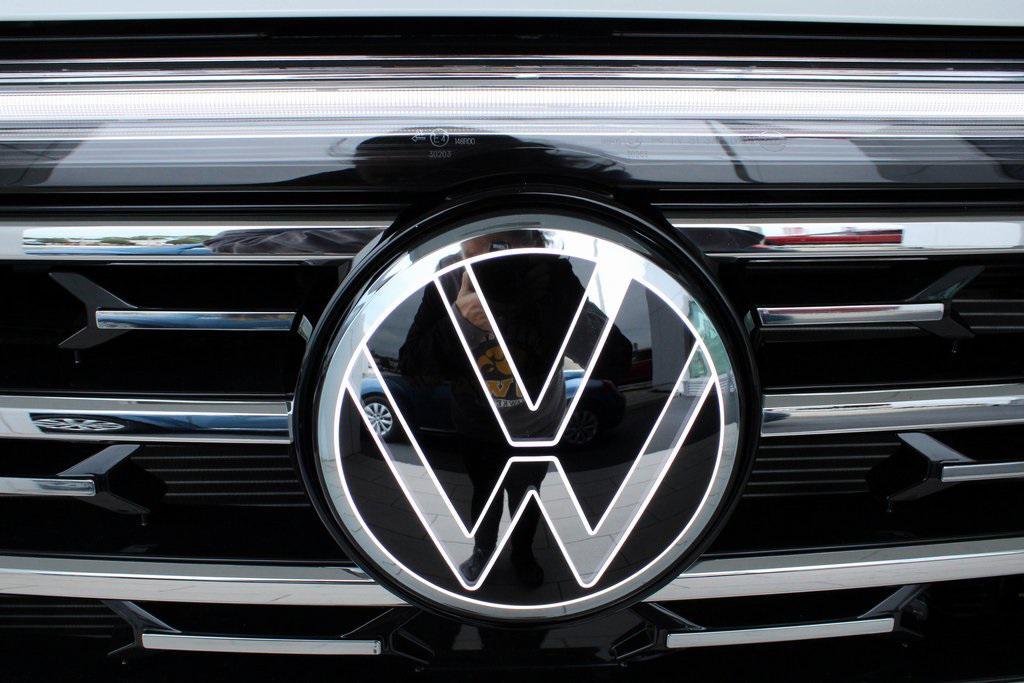 new 2025 Volkswagen Atlas car, priced at $44,666