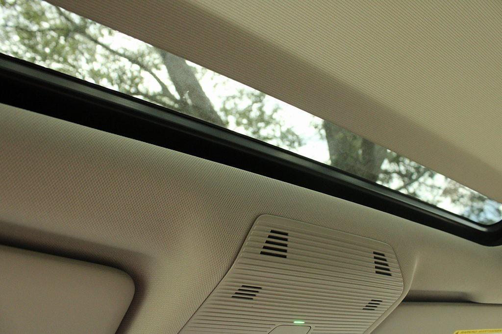 new 2025 Volkswagen Atlas car, priced at $44,666