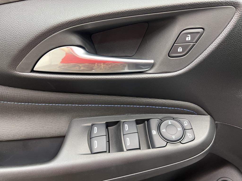 new 2025 Buick Envista car, priced at $30,360