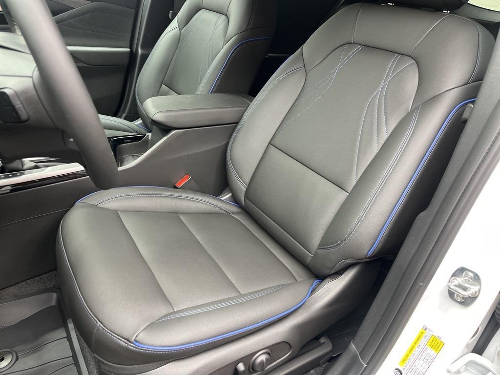 new 2025 Buick Envista car, priced at $30,360