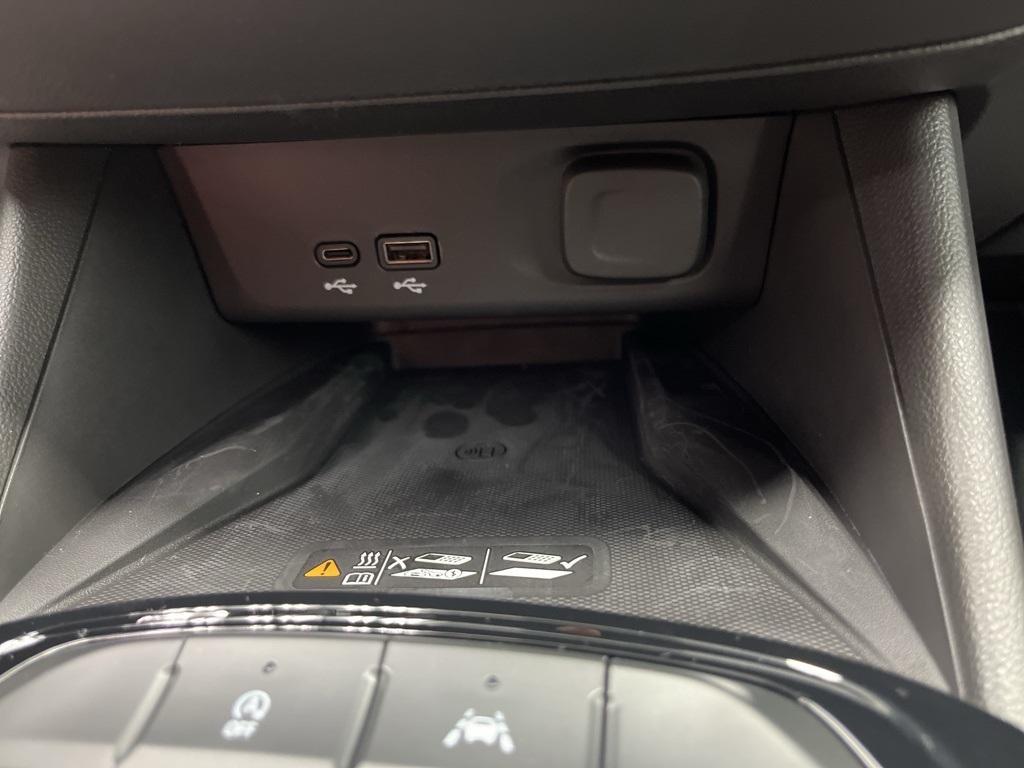 new 2025 Buick Envista car, priced at $30,360