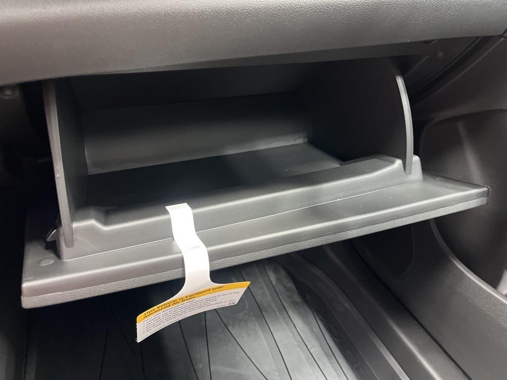 new 2025 Buick Envista car, priced at $30,360