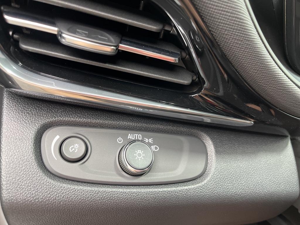 new 2025 Buick Envista car, priced at $30,360