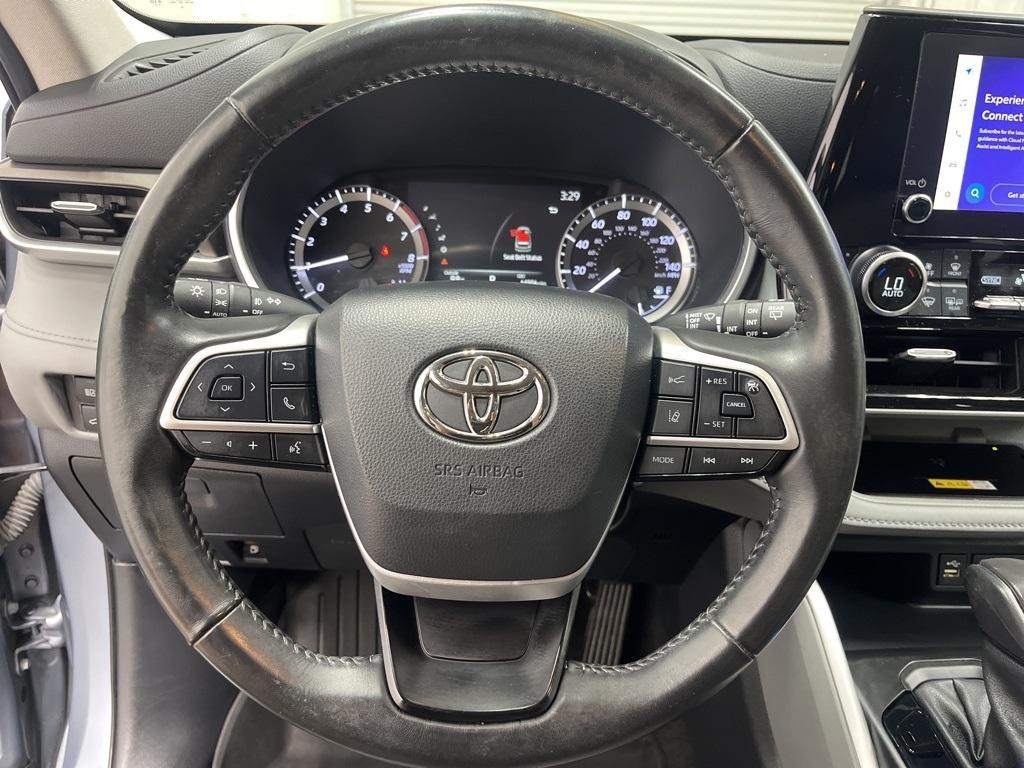 used 2023 Toyota Highlander car, priced at $33,549