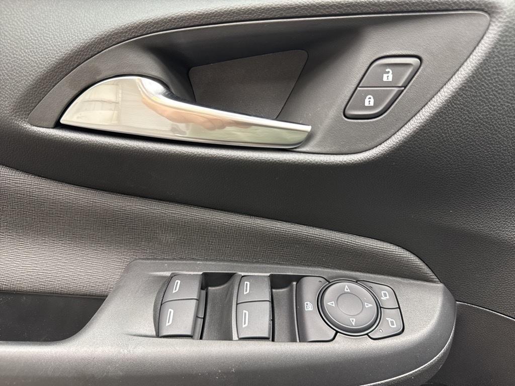 new 2025 Buick Envista car, priced at $26,299