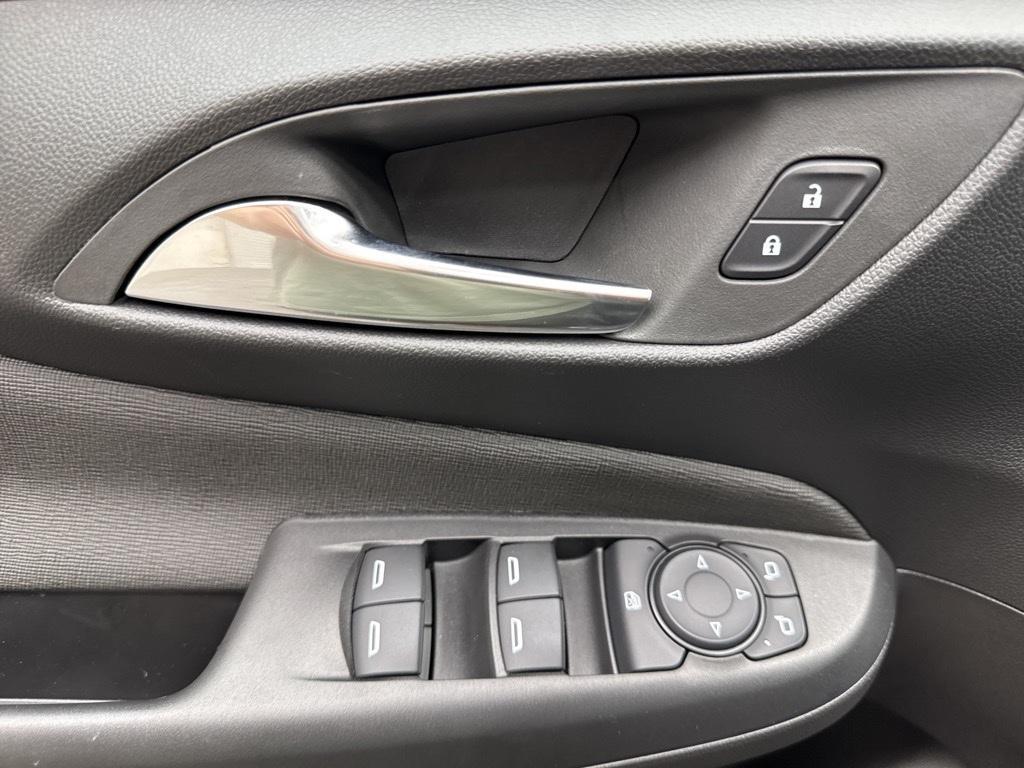 new 2025 Buick Envista car, priced at $26,299