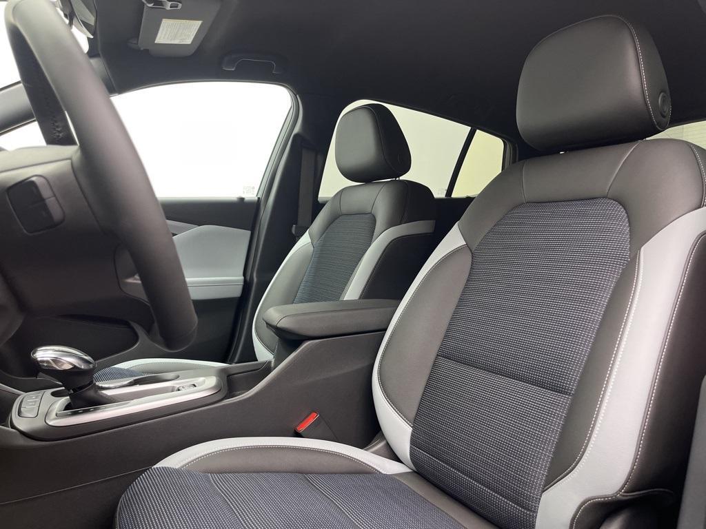 new 2025 Buick Envista car, priced at $26,843