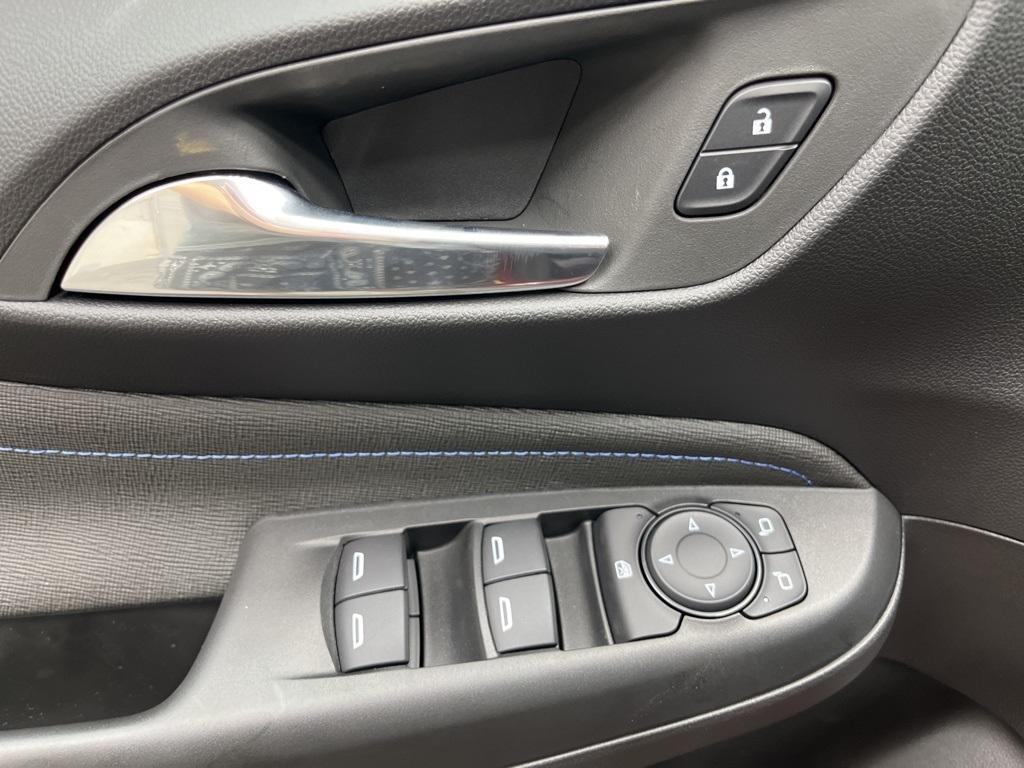 new 2025 Buick Envista car, priced at $26,762