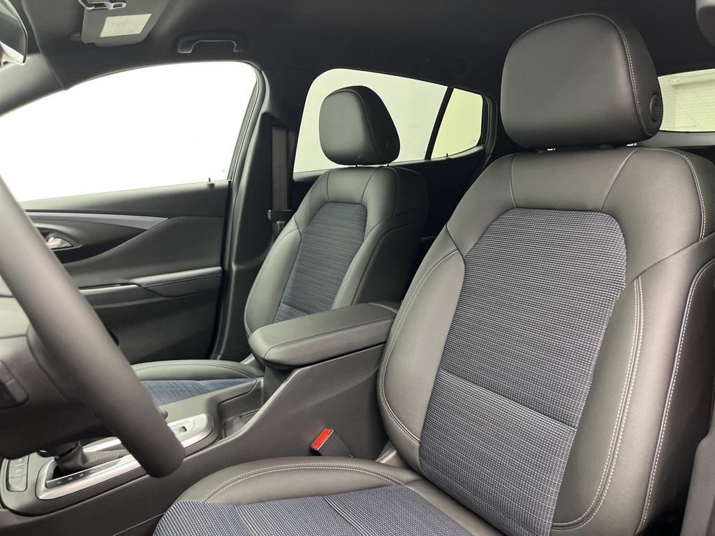 new 2025 Buick Envista car, priced at $25,599