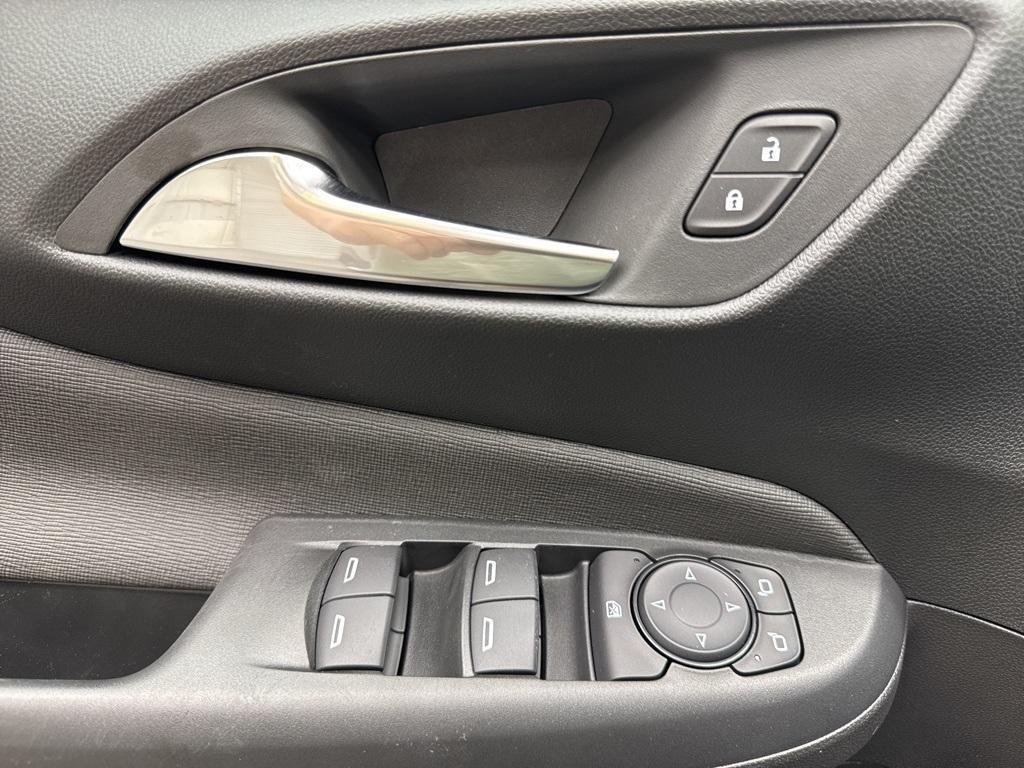 new 2025 Buick Envista car, priced at $25,596
