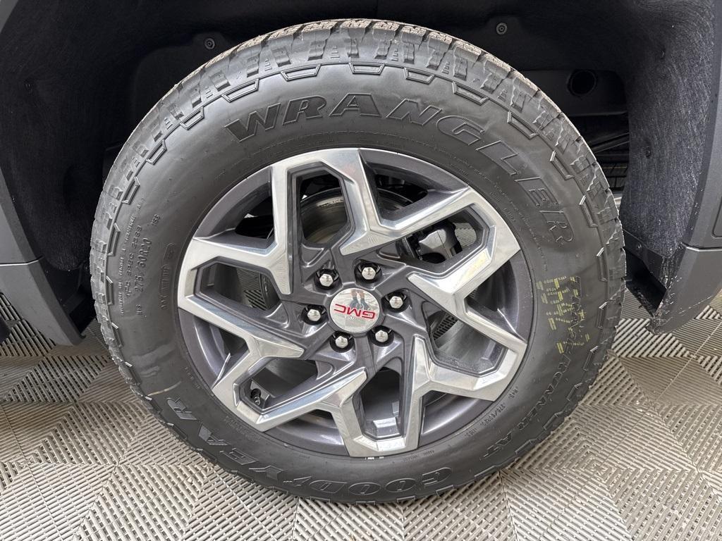 new 2025 GMC Sierra 1500 car, priced at $64,268