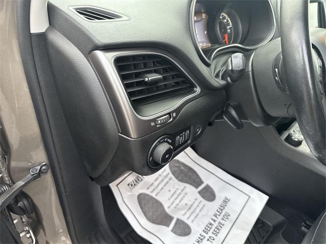 used 2021 Jeep Cherokee car, priced at $20,995