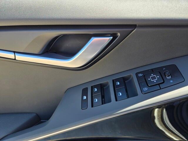 new 2025 Kia Niro car, priced at $30,131