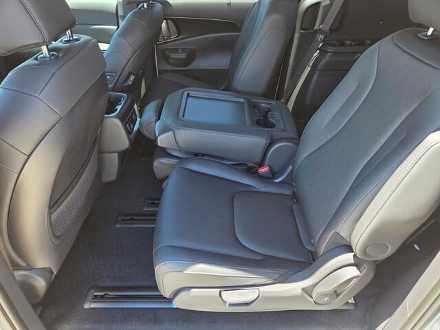 new 2026 Kia Carnival Hybrid car, priced at $49,991