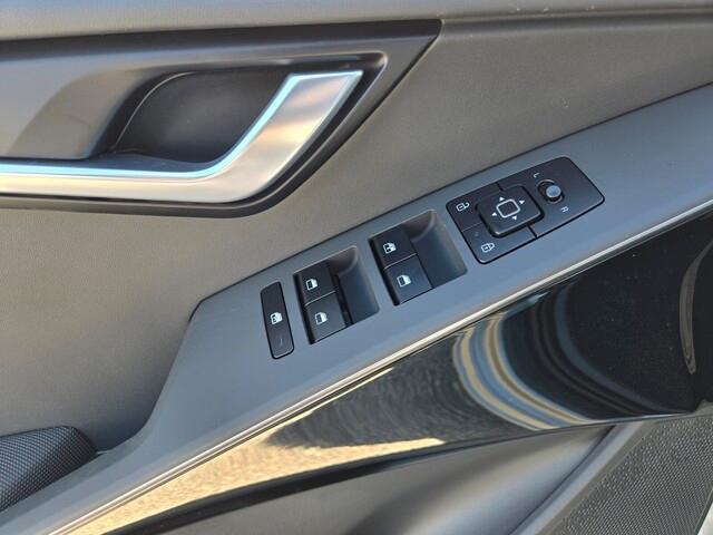 new 2025 Kia Niro car, priced at $30,706