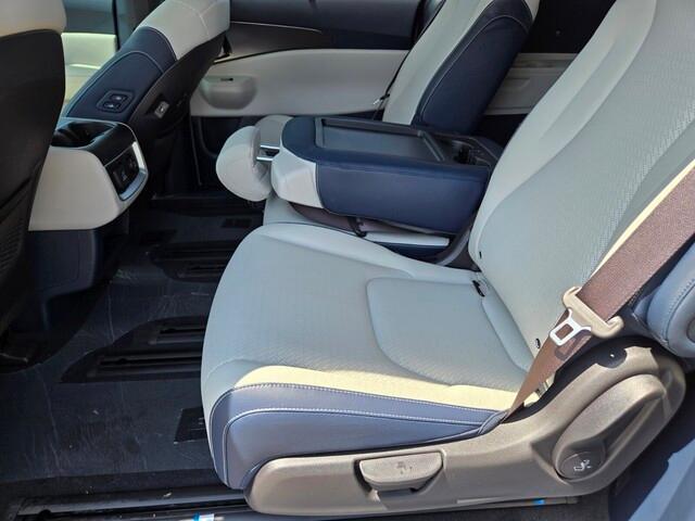 new 2025 Kia Carnival Hybrid car, priced at $53,544