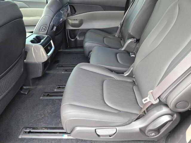 new 2025 Kia Carnival Hybrid car, priced at $42,877