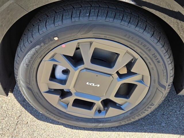 new 2026 Kia Carnival Hybrid car, priced at $48,156