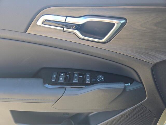 new 2025 Kia Sportage Plug-In Hybrid car, priced at $40,014