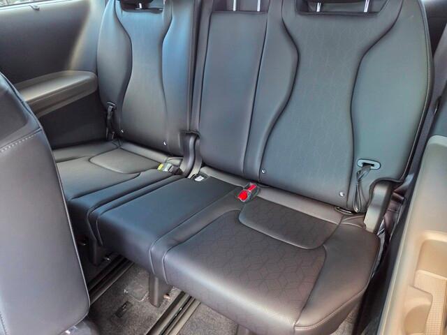 new 2026 Kia Carnival Hybrid car, priced at $47,668