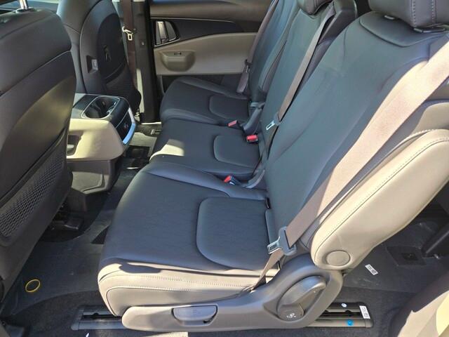 new 2025 Kia Carnival Hybrid car, priced at $40,949