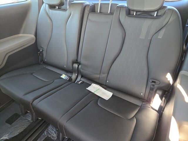 new 2025 Kia Carnival Hybrid car, priced at $40,949