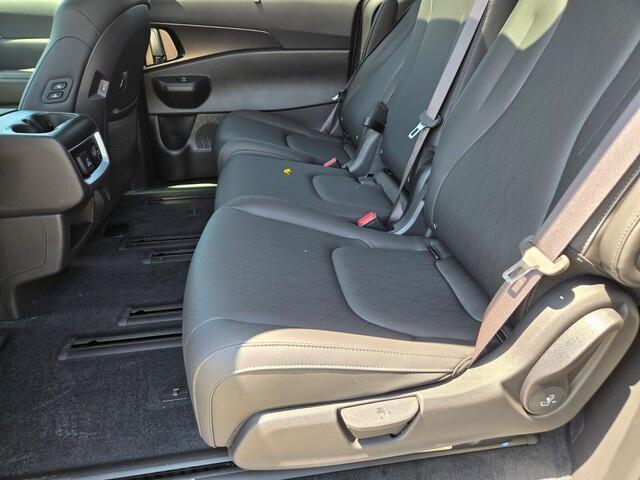 new 2025 Kia Carnival Hybrid car, priced at $50,535