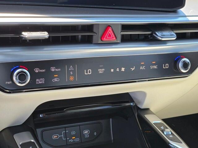 new 2025 Kia Sorento Hybrid car, priced at $45,302