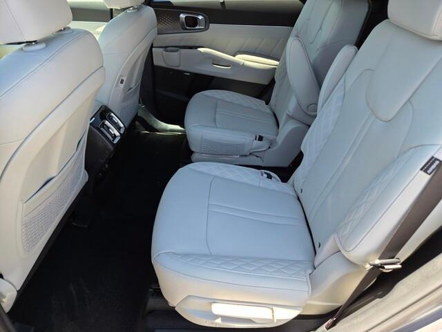 new 2025 Kia Sorento Hybrid car, priced at $45,302