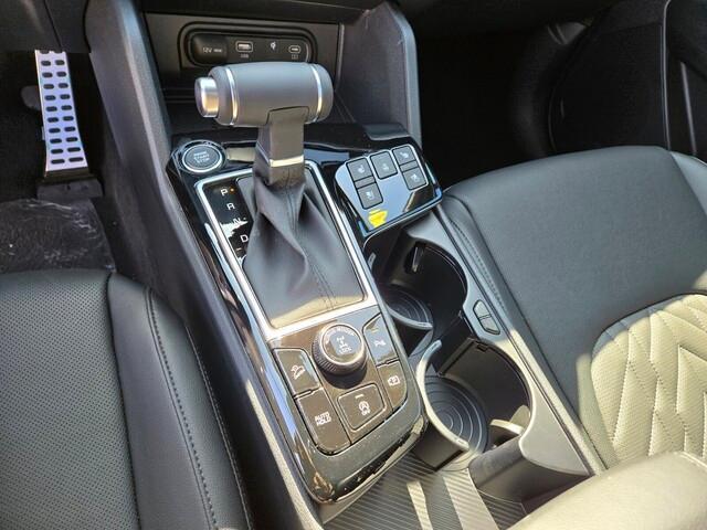 new 2025 Kia Sportage car, priced at $37,651