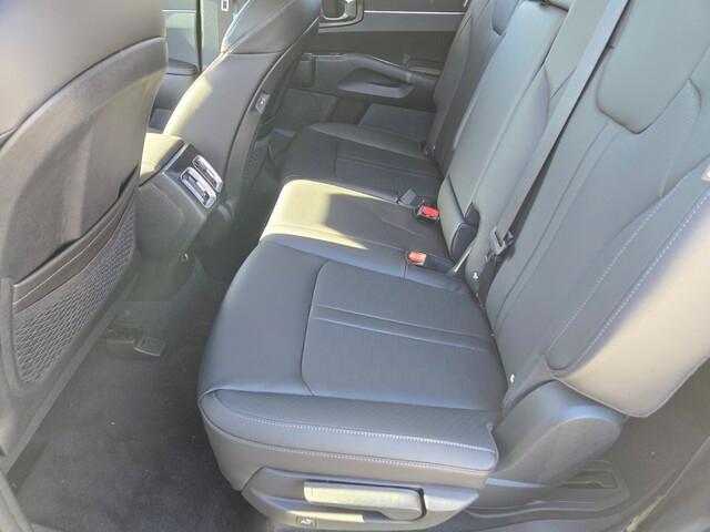 new 2025 Kia Sorento car, priced at $36,400