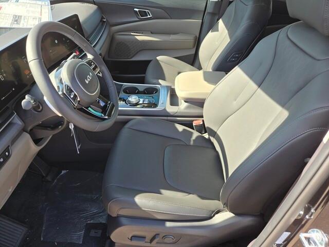 new 2025 Kia Carnival Hybrid car, priced at $42,586