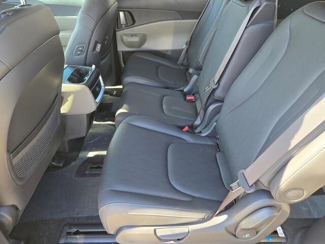 new 2025 Kia Carnival Hybrid car, priced at $42,586