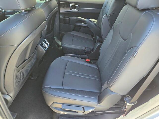 new 2025 Kia Sorento Hybrid car, priced at $38,998
