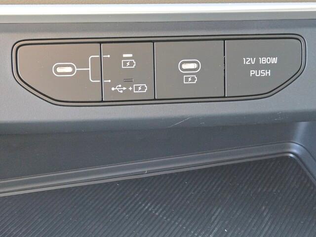 new 2025 Kia Carnival car, priced at $39,727