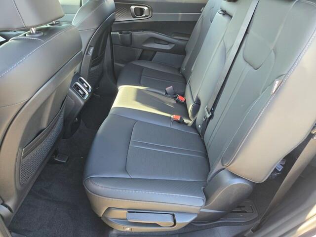 new 2025 Kia Sorento car, priced at $35,335