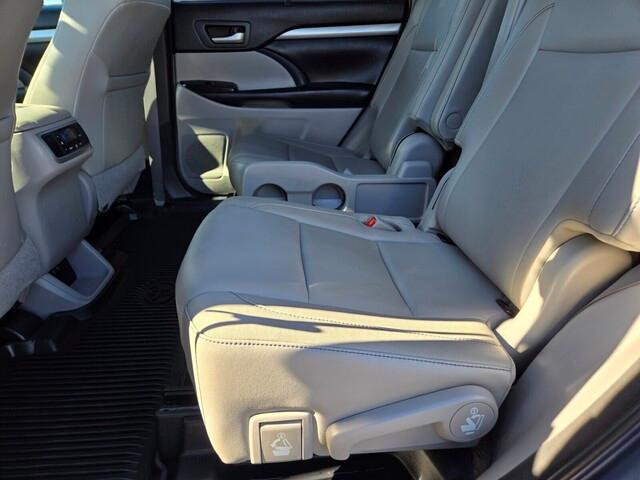 used 2018 Toyota Highlander car, priced at $20,990
